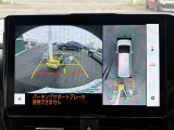 【パノラミックビューモニター】クルマを真上から見下ろした視点で駐車をサポートします!クルマの斜め後ろや真横など、いち早く障害物に気が付くことができます。