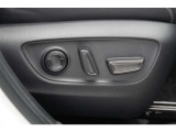 パワーシート搭載。微妙な調整が手軽にでき、最適なポジションで運転することが可能です。