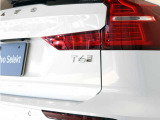 ワンペダルドライブとAWDが、V60 plug-in hybridの俊敏なパフォーマンスの源です。リラックスしたまま、なめらかで力強いパワーフィールをご堪能ください。