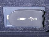 USB端子を装備しております。