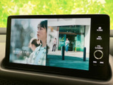 高画質の画面で、映像を快適に楽しめます。映画や動画コンテンツを、移動時間も存分に満喫しましょう。
