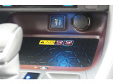 ワイヤレス充電機能で接続の手間いらず。スマートフォンなどをワイヤレスで充電可能です。