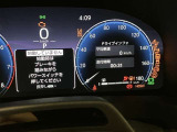 とっても見やすいメーターです。夜間時はラグジュアリーな気分にさせてくれる照明が魅力ですので、夜のドライブも楽しみになりますよ♪
