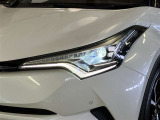 LEDヘッドライトです。デザイン性がよくとても明るいので、夜間の走行や悪天候でも安心です。しかも長寿命!
