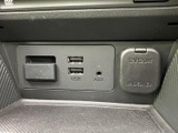 操作しやすいレバー位置で、スムーズなウインカー操作を実現。安全確認を確実に行い、周囲への配慮を忘れずに。