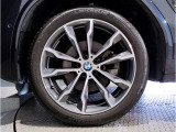 BMW純正アルミホイールです。納車時にはアルミホイールコーティングも承っております!是非ご検討下さいませ。