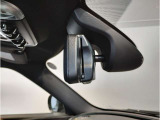 MINIではルームミラーの裏側にETCの車載器が内蔵されており、別途で車載器の購入必要なしで非常にスマート。皆様が驚かれるポイントのでもあります