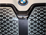 BMW認定中古車は100項目の箇所を徹底的にチェック致します。機械的な箇所や電気系、コンピューターなどを詳細に点検。交換基準に達した部品は整備した後にご納車致します。