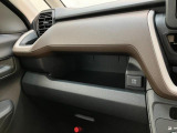 品質へのこだわり!フロアマットやシートなど車内をキレイに清掃し、ニオイや汚れなどを徹底的にクリーニングしてもらっております。室内はピカピカです☆