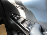 運転席ドアには各ウインドウの集中操作が可能となっています。