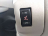 リヤシートヒータースイッチ、後席に乗車時も寒いトキは身体を暖めることができます。