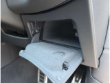 Audi正規ディーラーが高品質をお約束。高度な訓練・教育を受けたAudi専任メカニックが、100項目にもおよぶ精密な点検を実施。すべてクリアしたAudi車だけ、あなたのお手元に届けられるのです