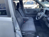 適度なホールド感と快適な座り心地の運転席シートまわり!