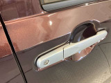 運転席ドアノブ、右後ろドアノブ付近にキズあります。