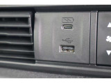 【充電ポート】USB充電ポートを備え、利便性も◯です!
