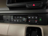 車内の温度を快適に維持するオートエアコンを装備しています。寒い日に嬉しいシートヒーター付き♪