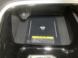 スマホを置くだけで充電できるワイヤレス充電器!ケーブルの抜き差しが不要なのでとても便利です♪