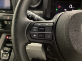 ステアリング左手側にオーディオ関連のコントロールスイッチを配置しています。操作時は視線を逸らすことなく運転に集中できます。