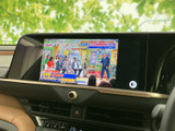 停車中には、地上デジタル放送をお楽しみいただけます。長距離移動や休憩時に、エンターテイメントを満喫できる装備です。