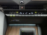 左右独立温度コントロールフルオートエアコンです。運転席、助手席それぞれで独立して温度設定ができます。冷え性の方が乗っても安心ですね♪