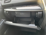 【グローブボックス】大容量のグローブボックスです!!車検証ケース他、日頃使う小物類の収納スペースもたくさんあります!