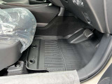 フロアマットも綺麗にクリーニングして納車しております!
