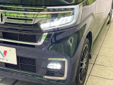 【LEDヘッドライト】悪天候や夜間走行時も良好な視界を確保し安心して運転できる高輝度LEDヘッドライトを装備!点灯速度が早く、消費電力も抑えられています。