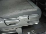 ◆シートハイトアジャスター◆運転席を上下に高さ調節ができます!運転ポジションを体格に合わせてシート調整できます。