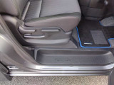 運転席シートまわりになります。