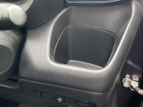 インパネの運転席側と助手席側にもドリンクホルダー装備です!