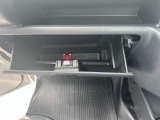 グローブボックスです!車内の収納力もある車です!