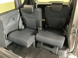 【スライドシート】後席にもスライド機構があることで、細やかに荷室スペースを確保!日常の様々なシーンに対応します♪