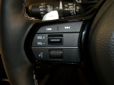 【ステアリングリモコン】ステアリングにオーディオ調節可能なスイッチが装備されていますので運転中でも視線をそらさずにオーディオの調節が可能です!