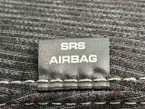 車両側方からの衝撃を緩和するSRSサイドエアバッグ(運転席/助手席)に加えて,SRSカーテンシールドエアバックも標準装備