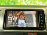 停車時にTV視聴が可能なため、ちょっとした休憩時間にリラックスできます。長時間の移動も、お子様連れでも快適に過ごせる工夫です。