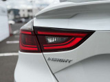 左側のリアコンビネーションランプ周辺です。