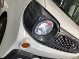 LEDヘッドライト装備!明るい白色光で夜間走行時の高い視認性を確保し、LEDならではの省電力化で低燃費にも貢献しています。