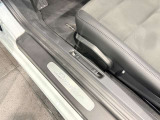 車両はすべて屋内にて保管しておりますので、綺麗な状態のお車をご覧いただけます。