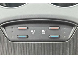 【シートヒーター+シートベンチレーション】背中や腰に心地よいぬくもりを伝えます。また、背もたれ面と座面にさわやかな風が通るベンチレーション機能も搭載しているので、暑い日も快適にお乗りいただけます。