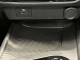 USBソケットで車内でもスマホの充電ができます♪