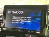 高機能なナビゲーションシステムを搭載。目的地設定やルート検索をスムーズに行えます。安全運転支援機能との連携も期待できる一台です。