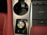 ドライブモードセレクトを操作することによりスポーティーに走ったり、エコ走行したりと車の反応が変化し、それぞれの楽しみ方が可能です