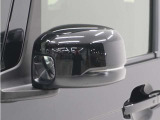 ◆ドアミラーウインカー◆ドアミラーにウインカーを装備しています。対向車に自身の進行方向を合図し安全に運転できます。