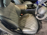 メルセデスのシートは、少し硬めに出来ておりますので、長時間の運転でも疲れにくく、安全にドライビングをお楽しみ頂けます