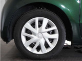 ◆純正ホイール装着車◆シンプルなデザインのホイールキャップ付きです。