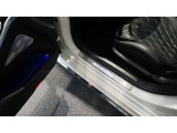 メルセデスジャパンが定めるサーティファイドカー(認定中古車)として登録を致しますので、納車時にはタイヤやバッテリー等も規定以下の数値であれば、整備代金を頂かず、無償で交換となります。ご安心下さい。