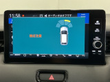 周囲の障害物に近づくと、ブザーでお知らせして衝突回避をサポートします。駐車時や狭い道での走行の際に便利です。