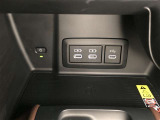 【おくだけ充電】スマートフォンや対応機器などを、充電エリアに置くだけで充電が行えます。