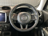 JEEPロゴ入りステアリングです。