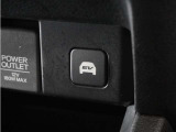 ◆EVスイッチ◆静かに走りたい時に。ONにするとバッテリーからの電力を使い、モーターだけで走行。住宅街の走行でエンジン音を控えたい時などに便利です♪